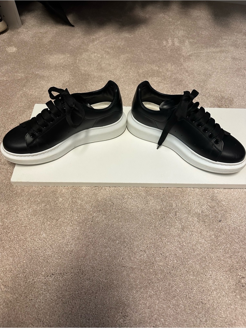 Alexander McQueen Black & White Platform Sneakers with Gold Logo - Picture 4 of 8